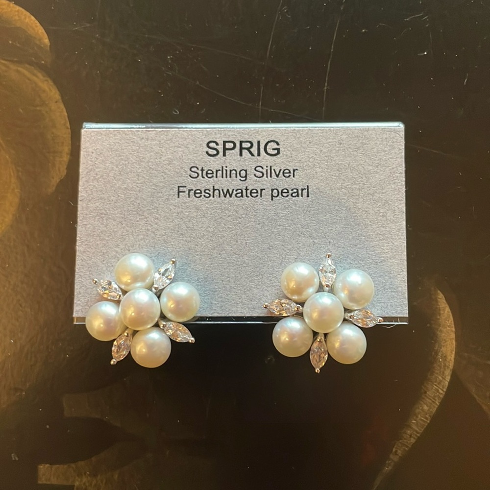 Sprig freshwater pearl sterling silver earrings NWT about an inch wide